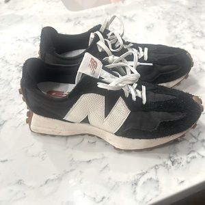 New balance 327 shoes.  Great condition